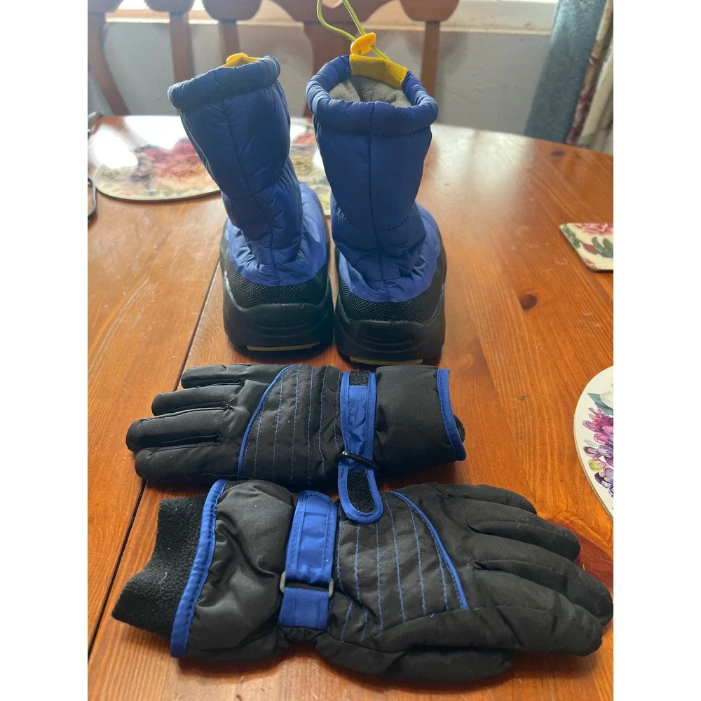 Royal Blue Puffer Snow Boots‎ 5 and Insulated Winter Gloves 8/10 Set Kids